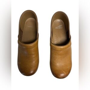 Dansko Professional Clog Honey Distressed size 40
